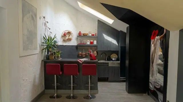 Ingresso, living e cucina, allestita