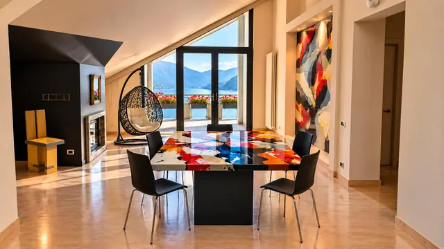 Living con camino e pranzo, allestita