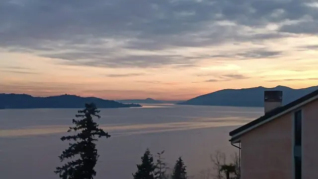 Tramonto sul lago